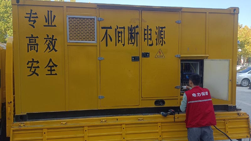 西乡塘柴油发电机组和UPS电源配合使用时，如何避免切换过程中的电力中断？